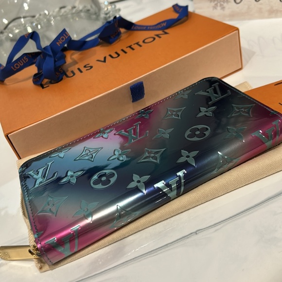 ‼️SOLD‼️💯% Authentic Louis Vuitton zippy wallet - Picture 5 of 16